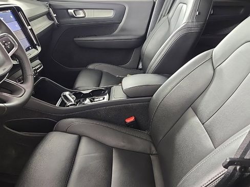Certified 2024 Volvo XC40 B5 Plus w/ Protection Package Premier image 19