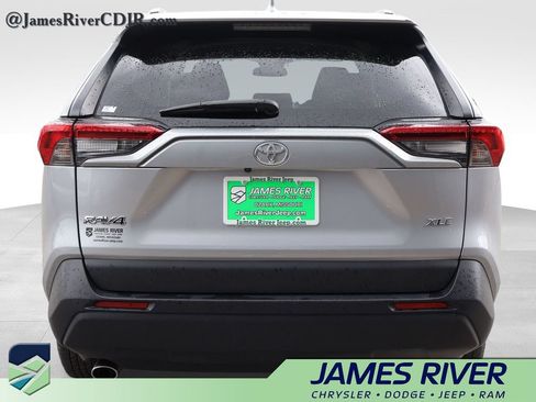 Used 2024 Toyota RAV4 XLE FWD image 4