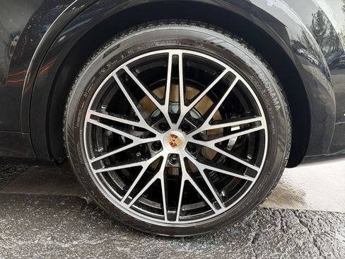 Used 2025 Porsche Cayenne GTS image 16