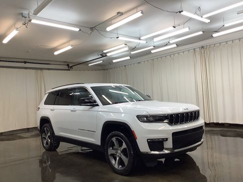 Used 2023 Jeep Grand Cherokee L Limited image 4