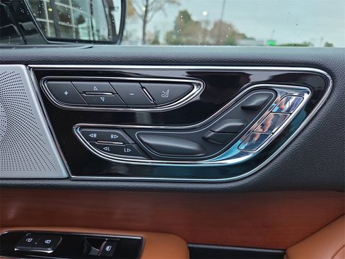 Used 2020 Lincoln Navigator Reserve w/ Luxury Package image 19