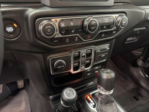 Used 2023 Jeep Wrangler Unlimited Sport AWD/4WD image 23