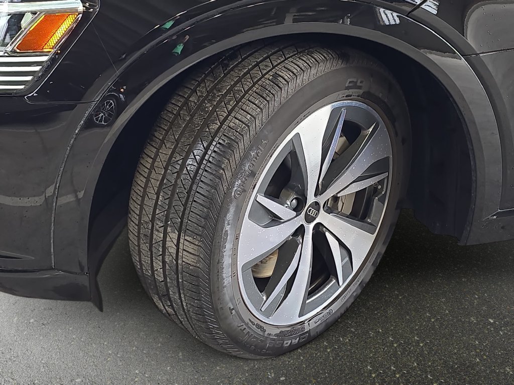 Used 2024 Audi Q8 e-tron Premium AWD/4WD image 32
