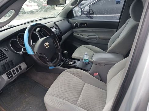 Used 2011 Toyota Tacoma PreRunner w/ Convenience Pkg image 5