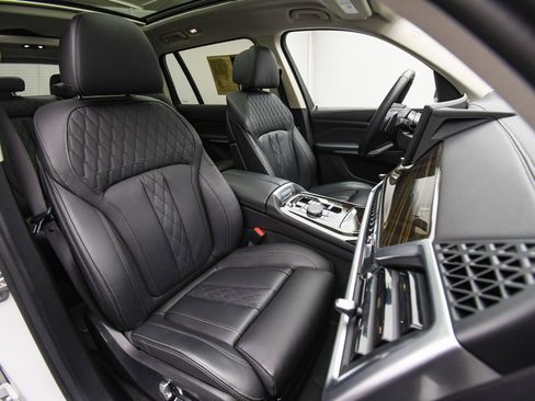 Used 2023 BMW X7 xDrive40i w/ Dynamic Handling Package image 20