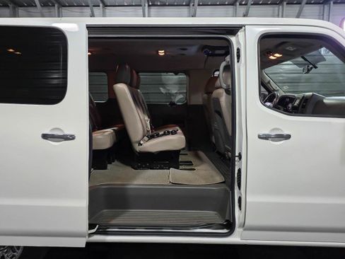 Used 2018 Nissan NV 3500 SL image 13
