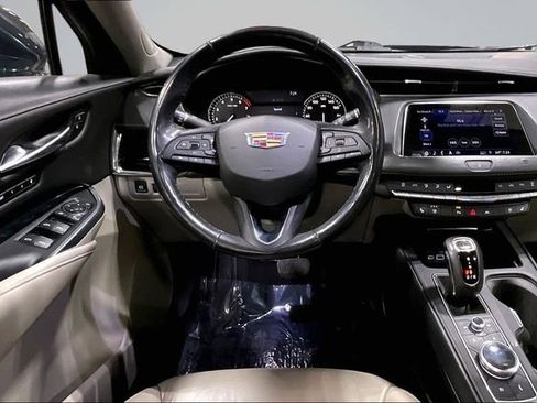 Used 2019 Cadillac XT4 Premium Luxury FWD image 5