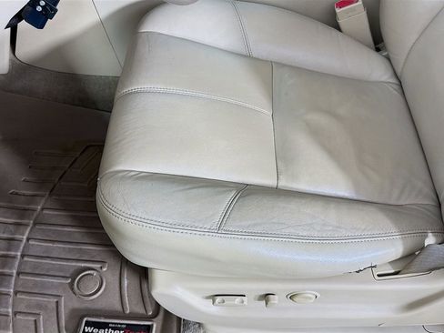 Used 2010 GMC Yukon SLT w/ SLT-2 Equipment Package image 19