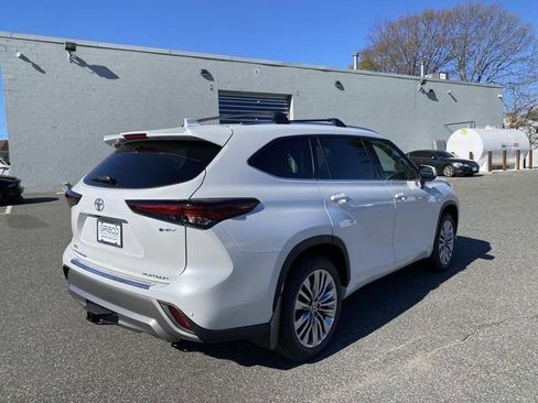 New 2026 Toyota Highlander Platinum AWD/4WD image 3
