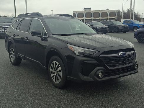 Certified 2025 Subaru Outback Premium image 3