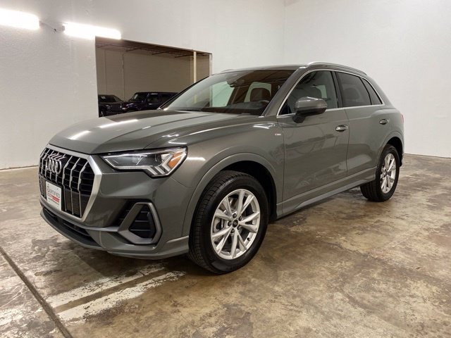 Used 2024 Audi Q3 2.0T Premium w/ Convenience Package AWD/4WD image 1