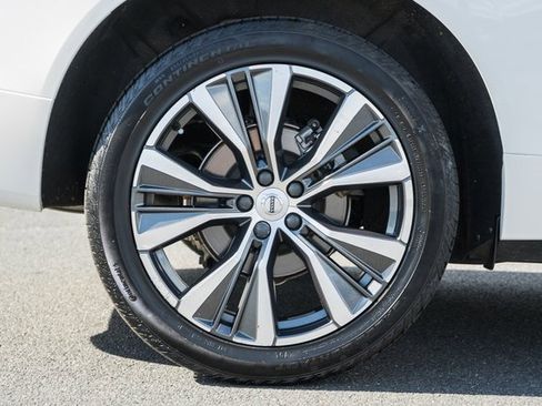 Certified 2022 Volvo XC60 B5 Momentum w/ Climate Package image 17