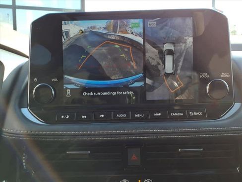 Used 2023 Nissan Rogue SL w/ SL Premium Package image 17