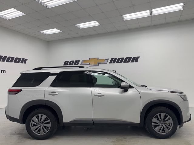 Used 2025 Nissan Pathfinder SV FWD image 4