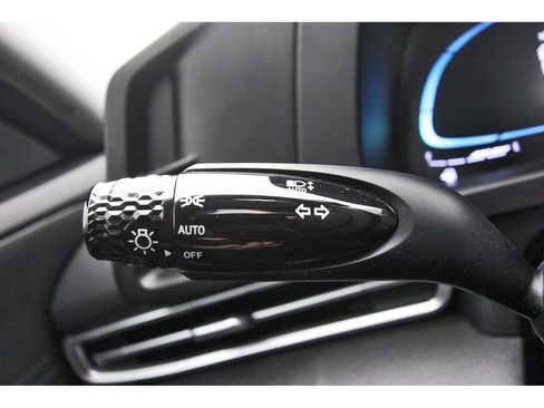 Certified 2025 Hyundai Elantra SE FWD image 20