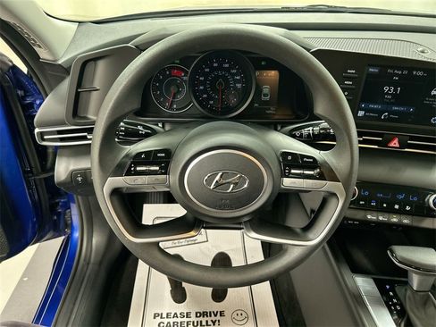 Used 2023 Hyundai Elantra SEL image 4