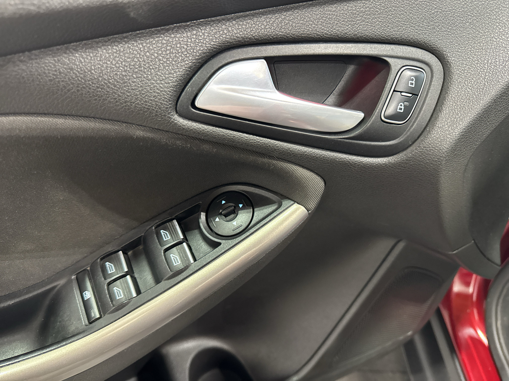 Used 2016 Ford Focus Titanium FWD image 14