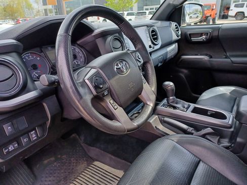 Used 2021 Toyota Tacoma TRD Off-Road w/ TRD Premium Off Road Package AWD/4WD image 15
