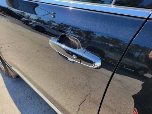 Used 2021 GMC Acadia Denali w/ Denali Technology Package image 10