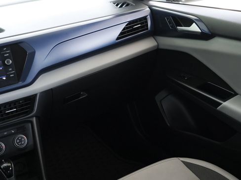 Certified 2022 Volkswagen Taos SE FWD image 25