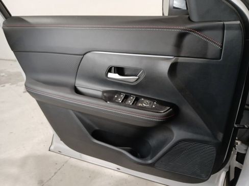 Certified 2025 Nissan Kicks SR image 30