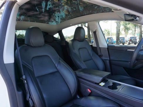 Used 2024 Tesla Model Y Performance image 2