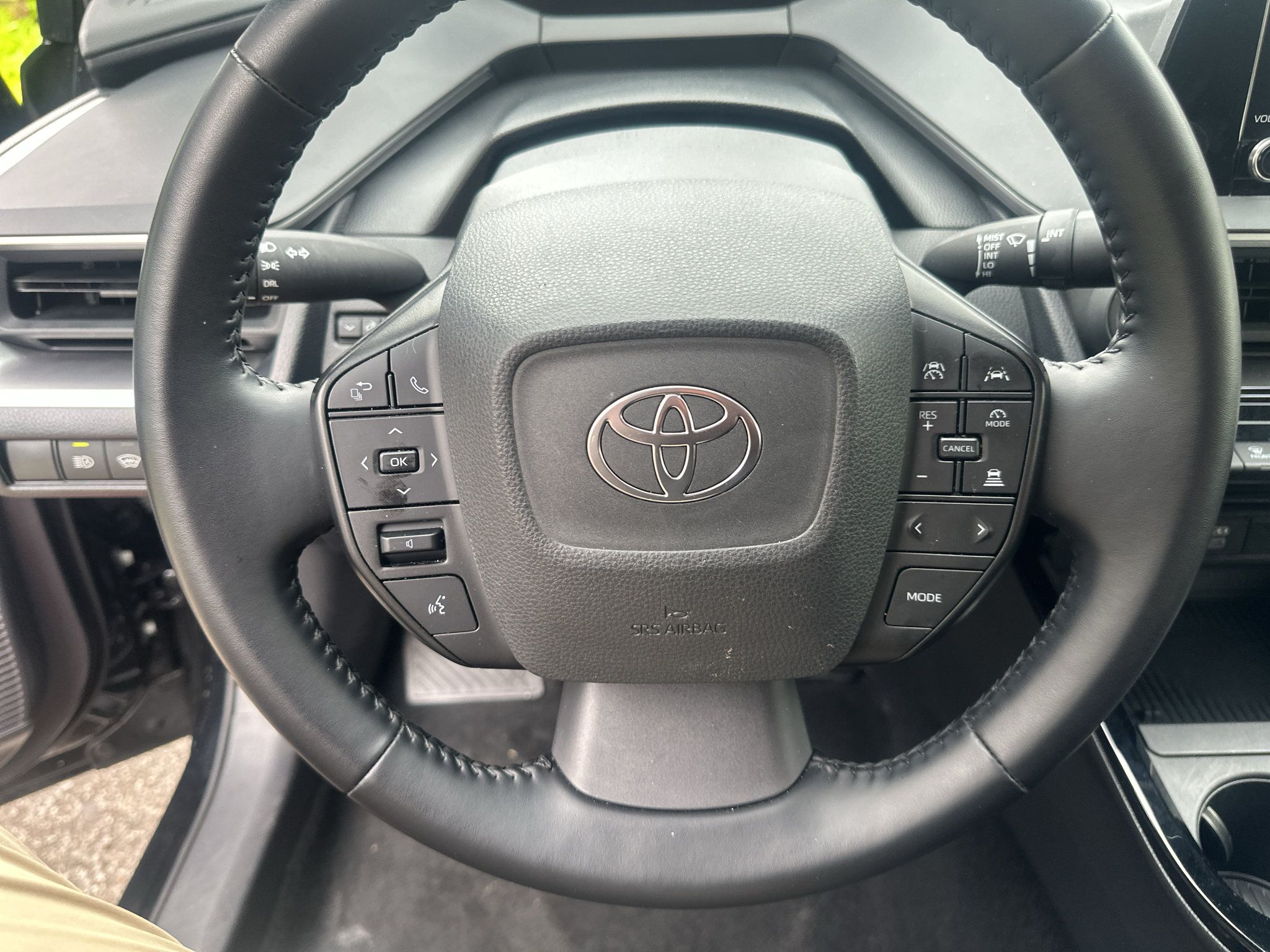 Used 2025 Toyota Prius LE FWD image 20