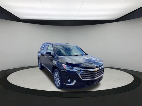Used 2018 Chevrolet Traverse Premier w/ Driver Confidence II Package image 2
