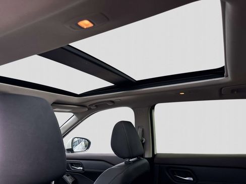 Certified 2023 Nissan Rogue SL image 10