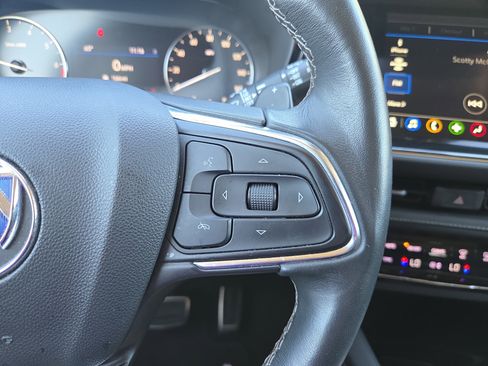 Used 2023 Buick Envision Preferred image 12