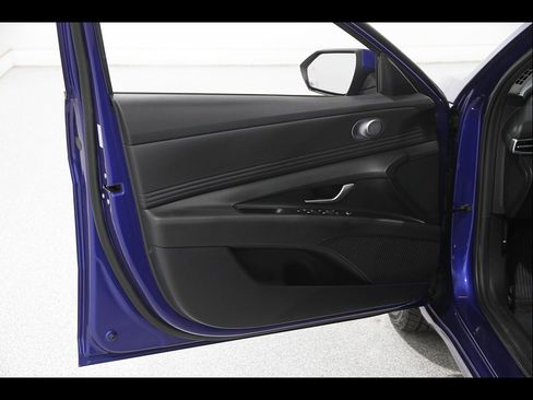 Certified 2023 Hyundai Elantra SEL w/ Convenience Package FWD image 4