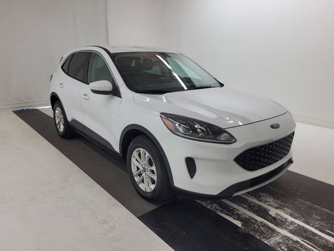 Used 2020 Ford Escape SE image 13
