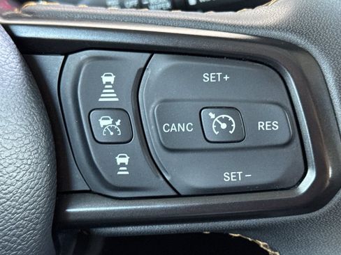 Used 2024 Jeep Wrangler Unlimited AWD/4WD image 27