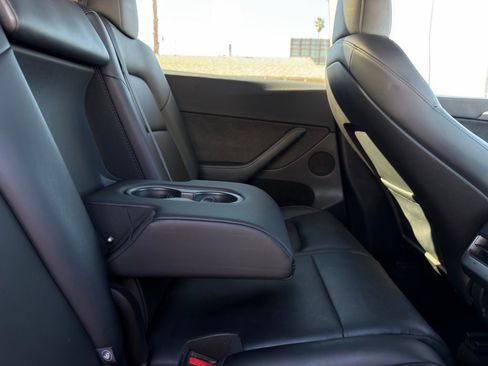 Used 2025 Tesla Model Y Long Range image 35