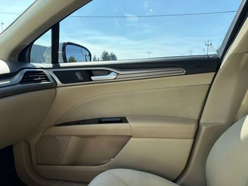 Used 2013 Ford Fusion SE FWD image 16