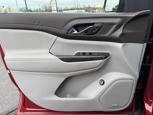 Used 2023 GMC Acadia SLT image 2