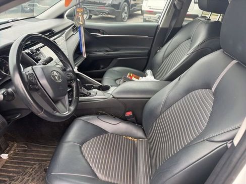 Used 2019 Toyota Camry SE FWD image 5