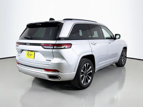 Used 2023 Jeep Grand Cherokee Overland w/ Luxury Tech Group IV AWD/4WD image 6