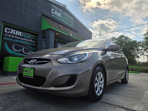 Used 2013 Hyundai Accent GLS image 2