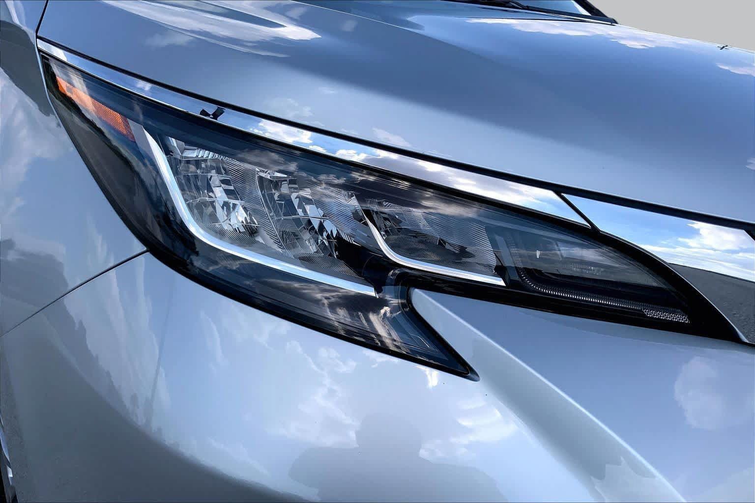 Used 2022 Toyota Sienna XLE FWD image 27