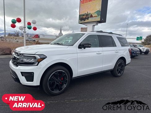 Used 2023 Ford Expedition Limited image 3