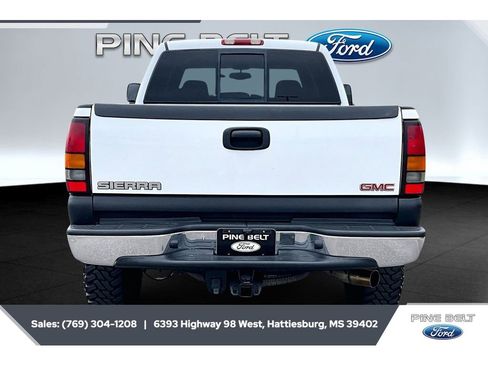 Used 2005 GMC Sierra 2500 SLT w/ Heavy-Duty Power Package image 4