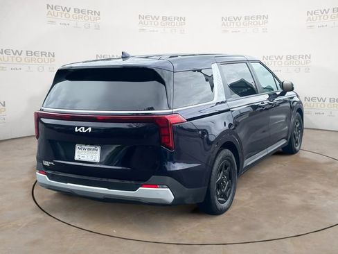 Used 2025 Kia Carnival FWD image 5