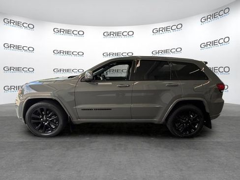 Used 2020 Jeep Grand Cherokee Altitude RWD image 4
