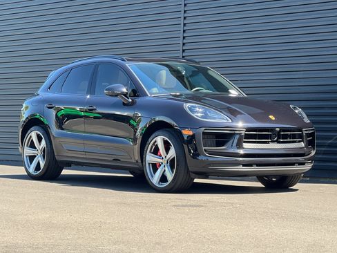 Certified 2024 Porsche Macan S AWD/4WD image 11