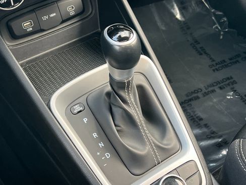 Certified 2023 Hyundai Venue SEL image 21