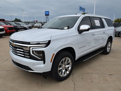 New 2026 Chevrolet Suburban Premier image 7