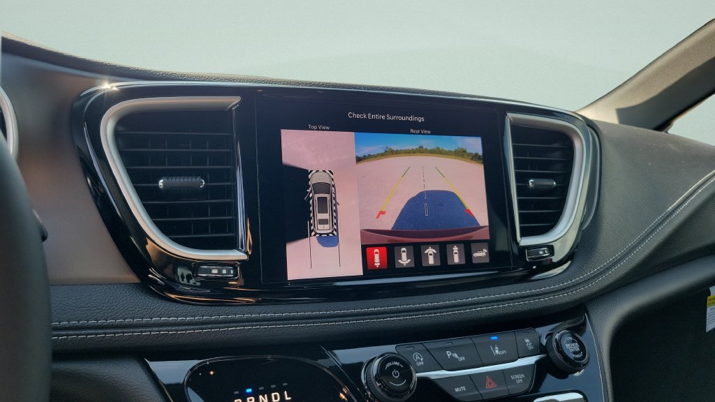 New 2027 Chrysler Pacifica Select w/ Family Tech Group FWD image 17