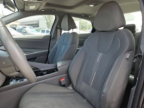 Used 2025 Hyundai Elantra SEL FWD image 16