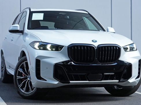 Used 2024 BMW X5 xDrive50e w/ M Sport Package AWD/4WD image 4